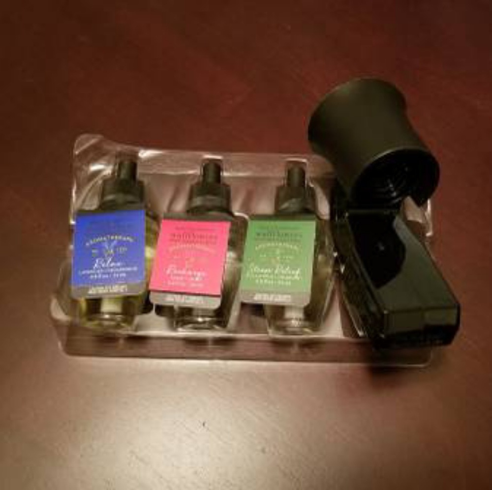 🥰🦄 Bath & Body Works wallflower plug + 3 refills